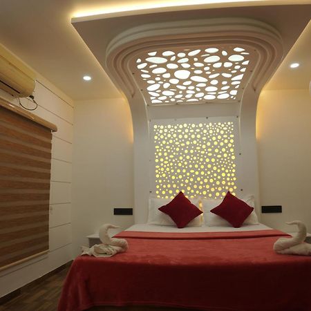 Vaishnav Tours Hotel Alappuzha Ngoại thất bức ảnh