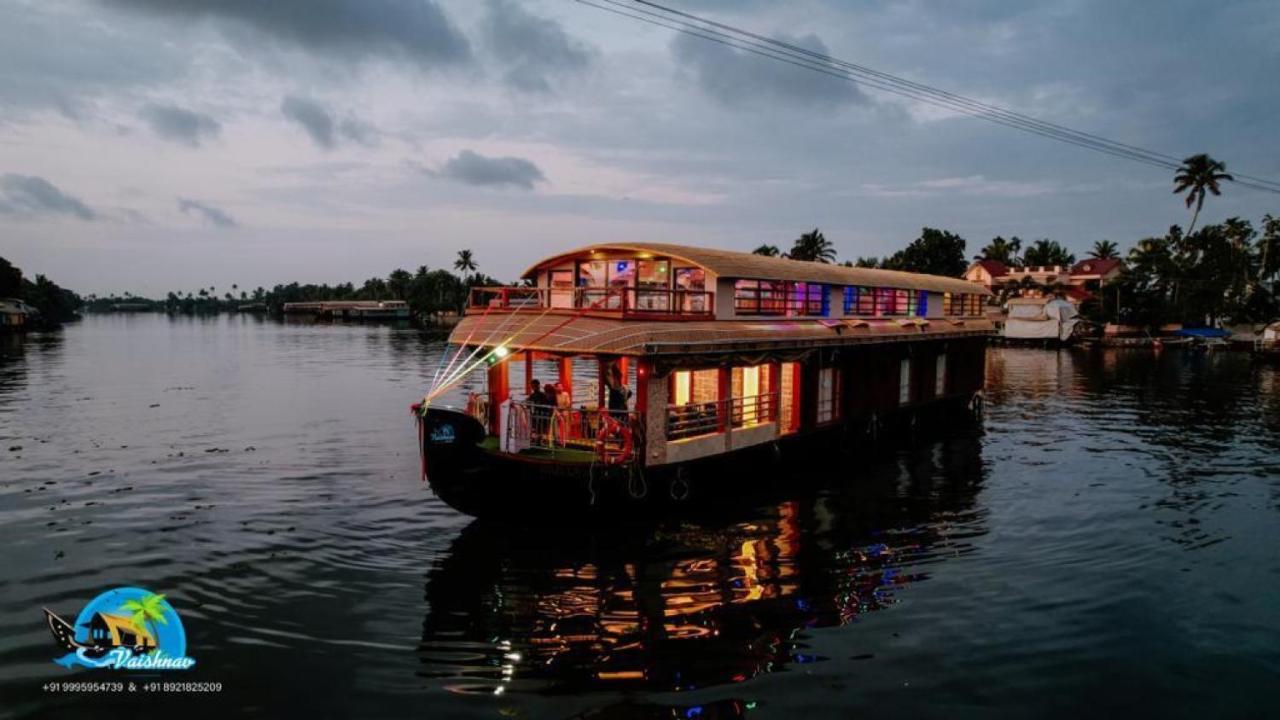 Vaishnav Tours Hotel Alappuzha Ngoại thất bức ảnh