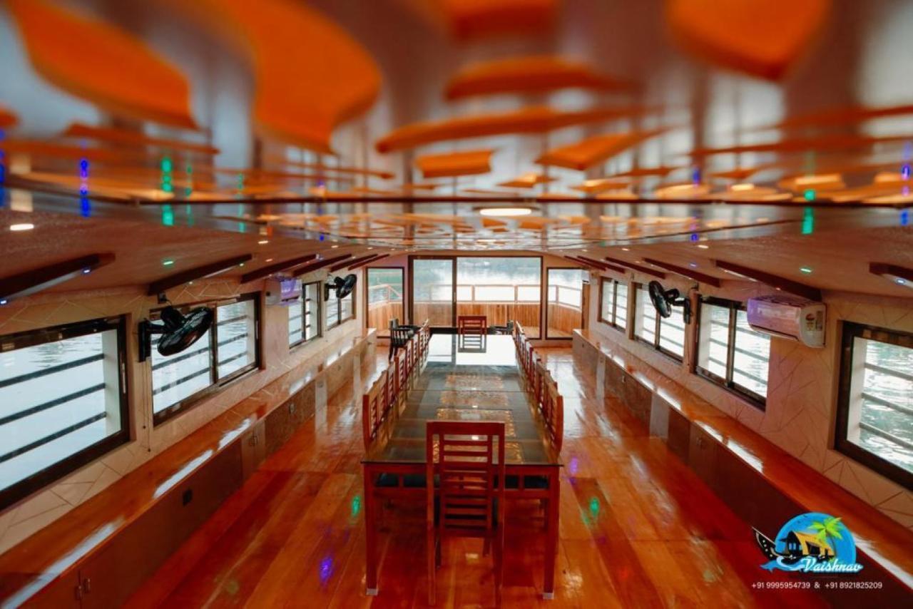 Vaishnav Tours Hotel Alappuzha Ngoại thất bức ảnh