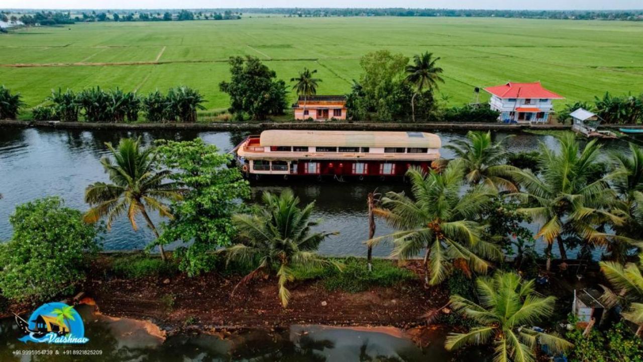 Vaishnav Tours Hotel Alappuzha Ngoại thất bức ảnh