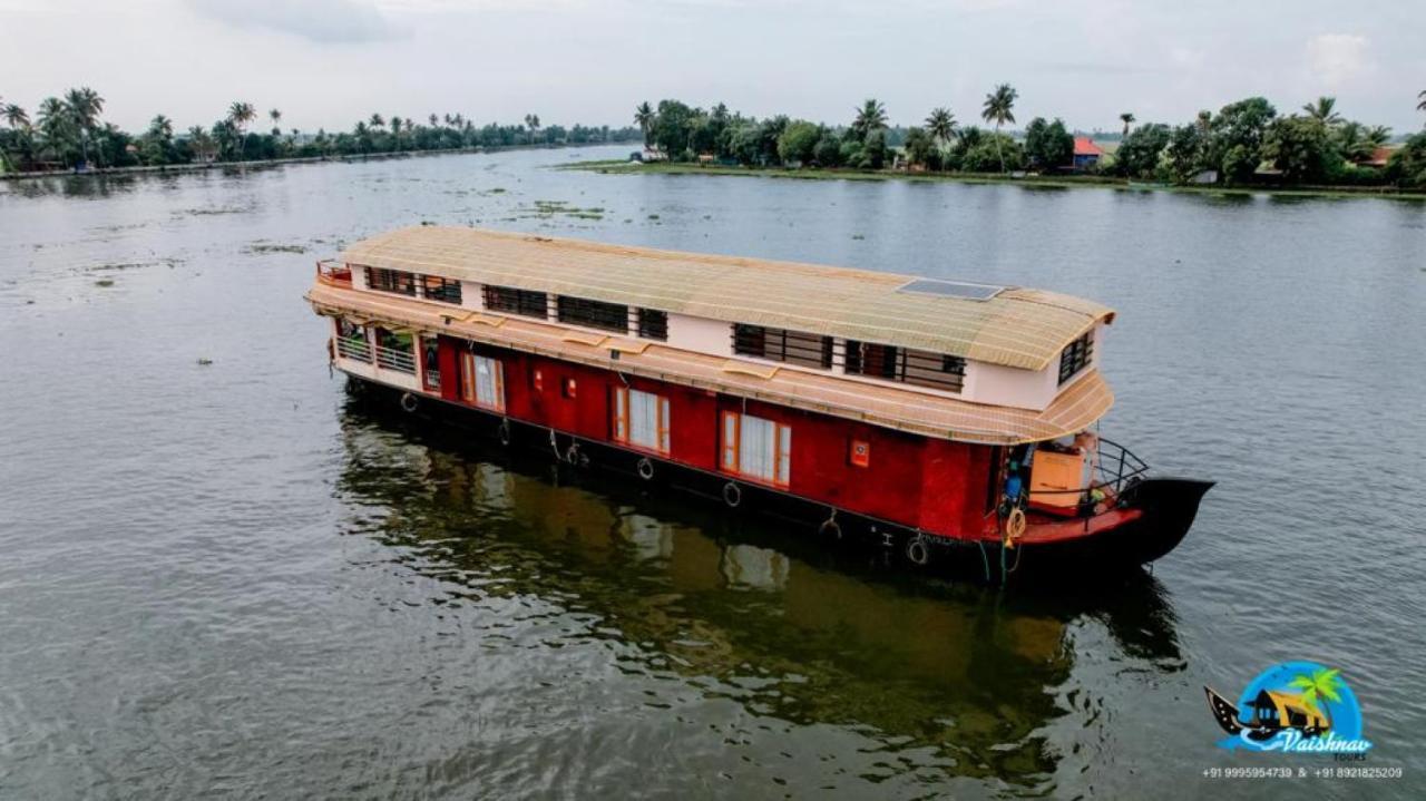 Vaishnav Tours Hotel Alappuzha Ngoại thất bức ảnh