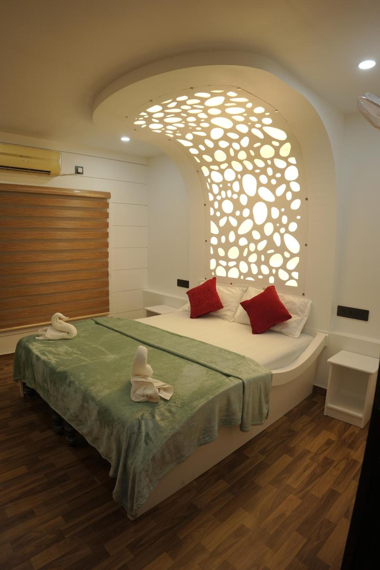 Vaishnav Tours Hotel Alappuzha Ngoại thất bức ảnh