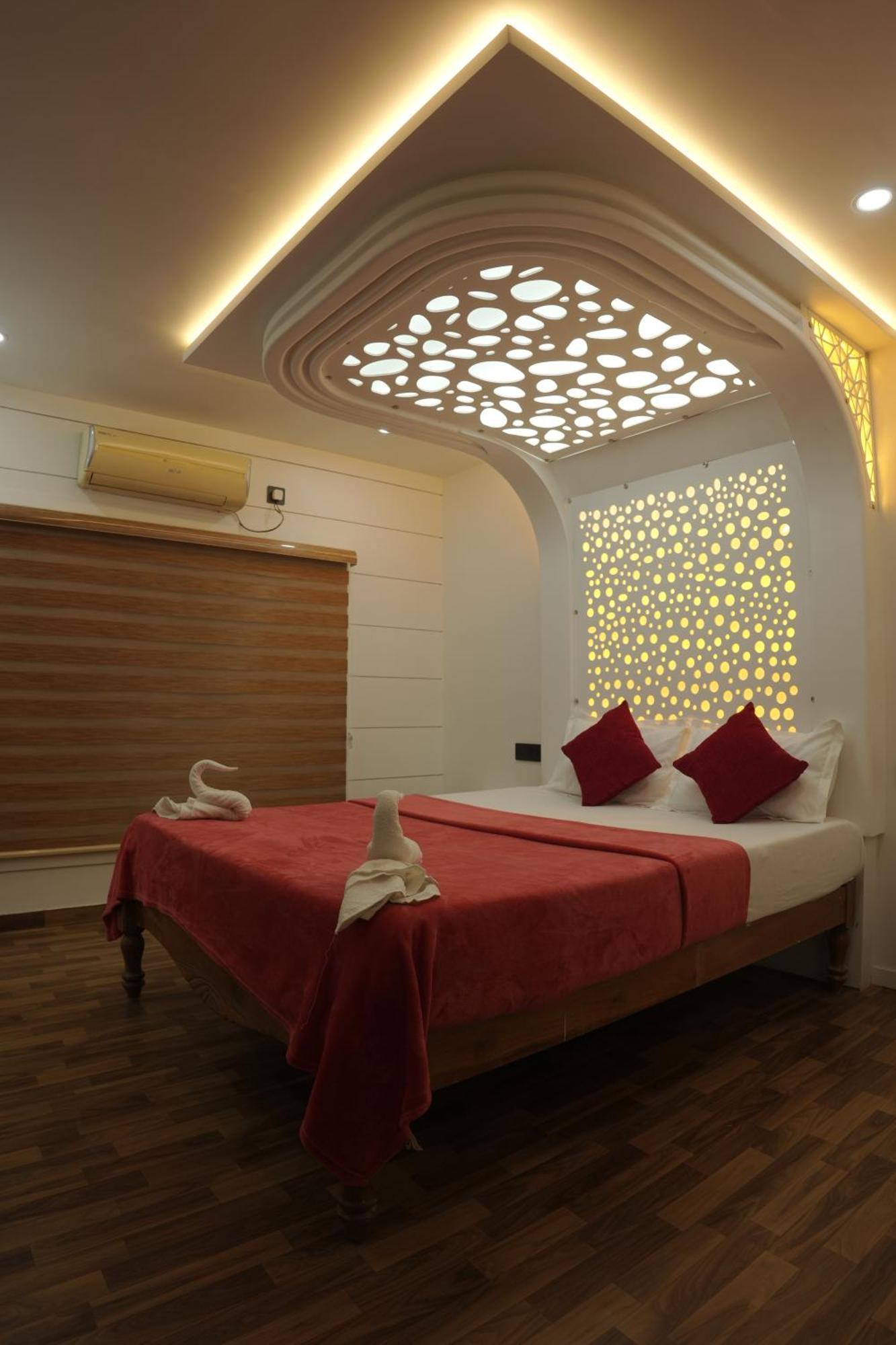 Vaishnav Tours Hotel Alappuzha Ngoại thất bức ảnh