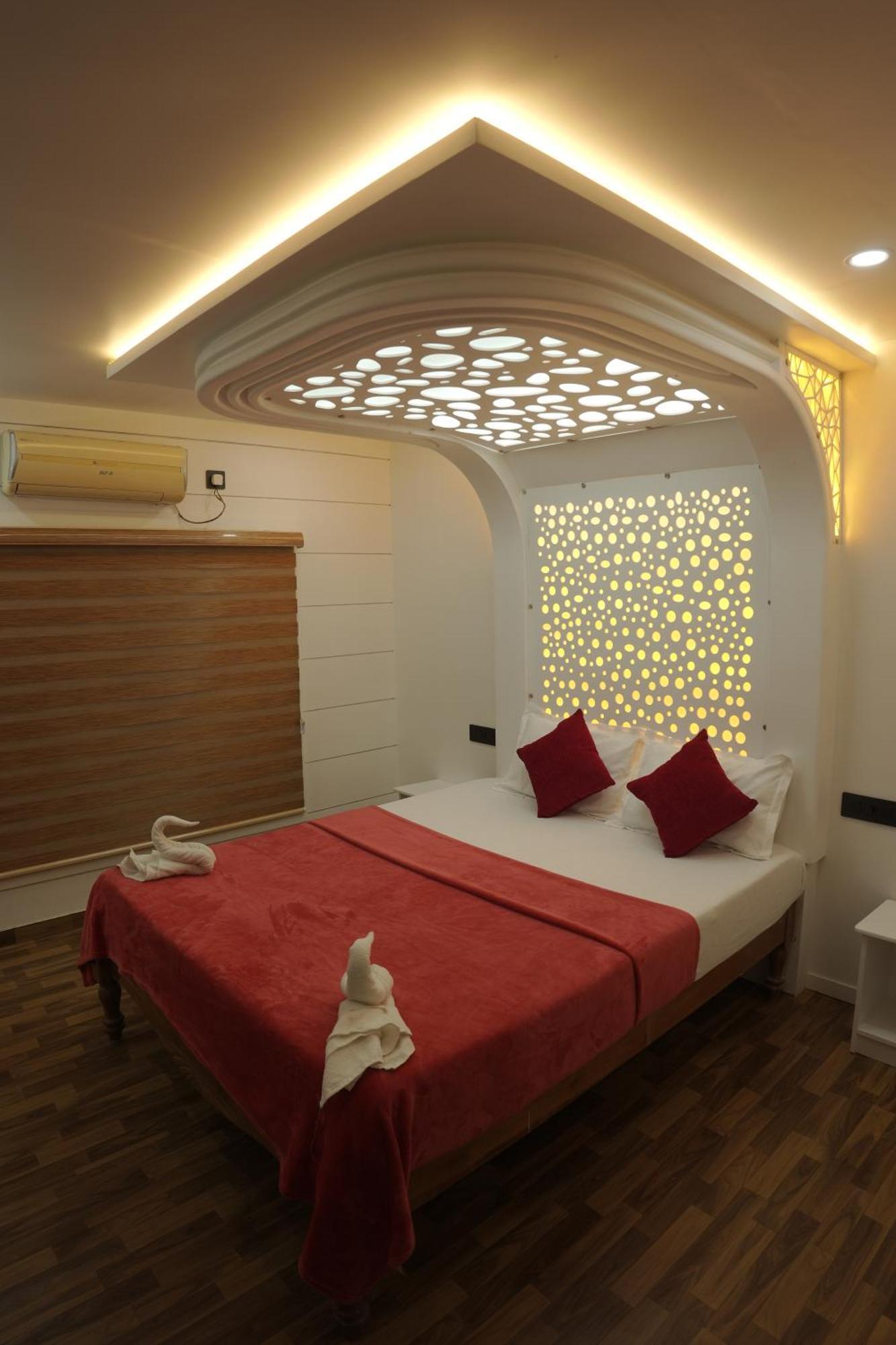 Vaishnav Tours Hotel Alappuzha Ngoại thất bức ảnh