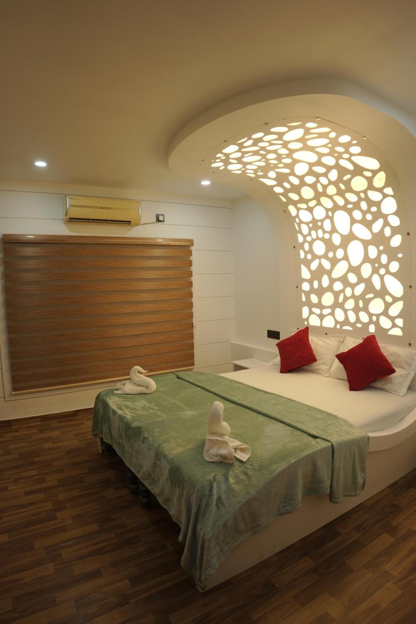 Vaishnav Tours Hotel Alappuzha Ngoại thất bức ảnh