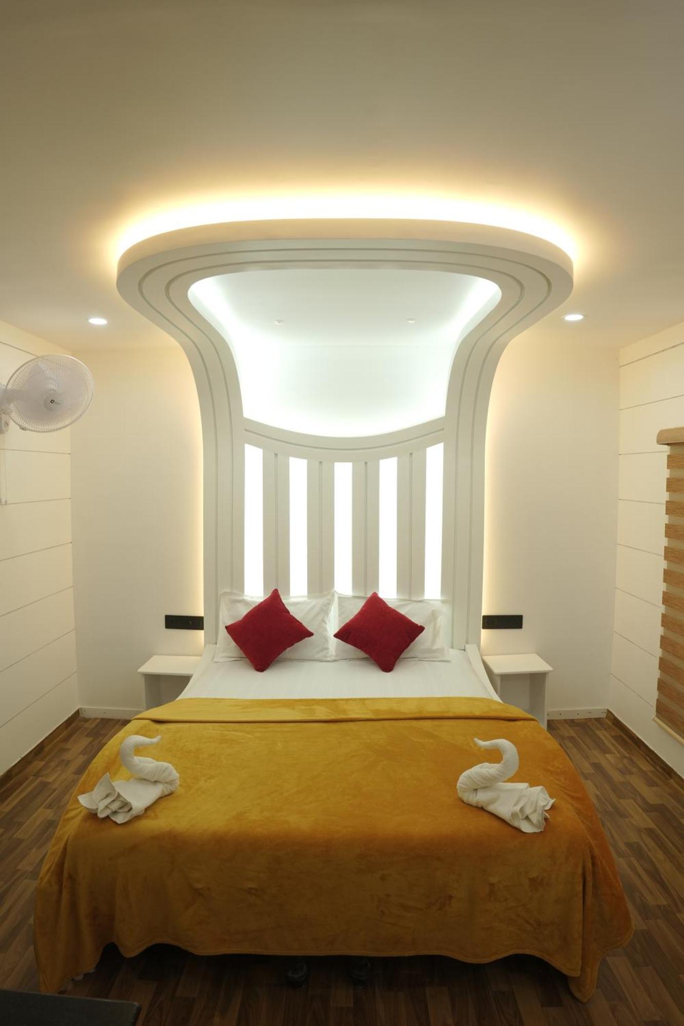 Vaishnav Tours Hotel Alappuzha Ngoại thất bức ảnh