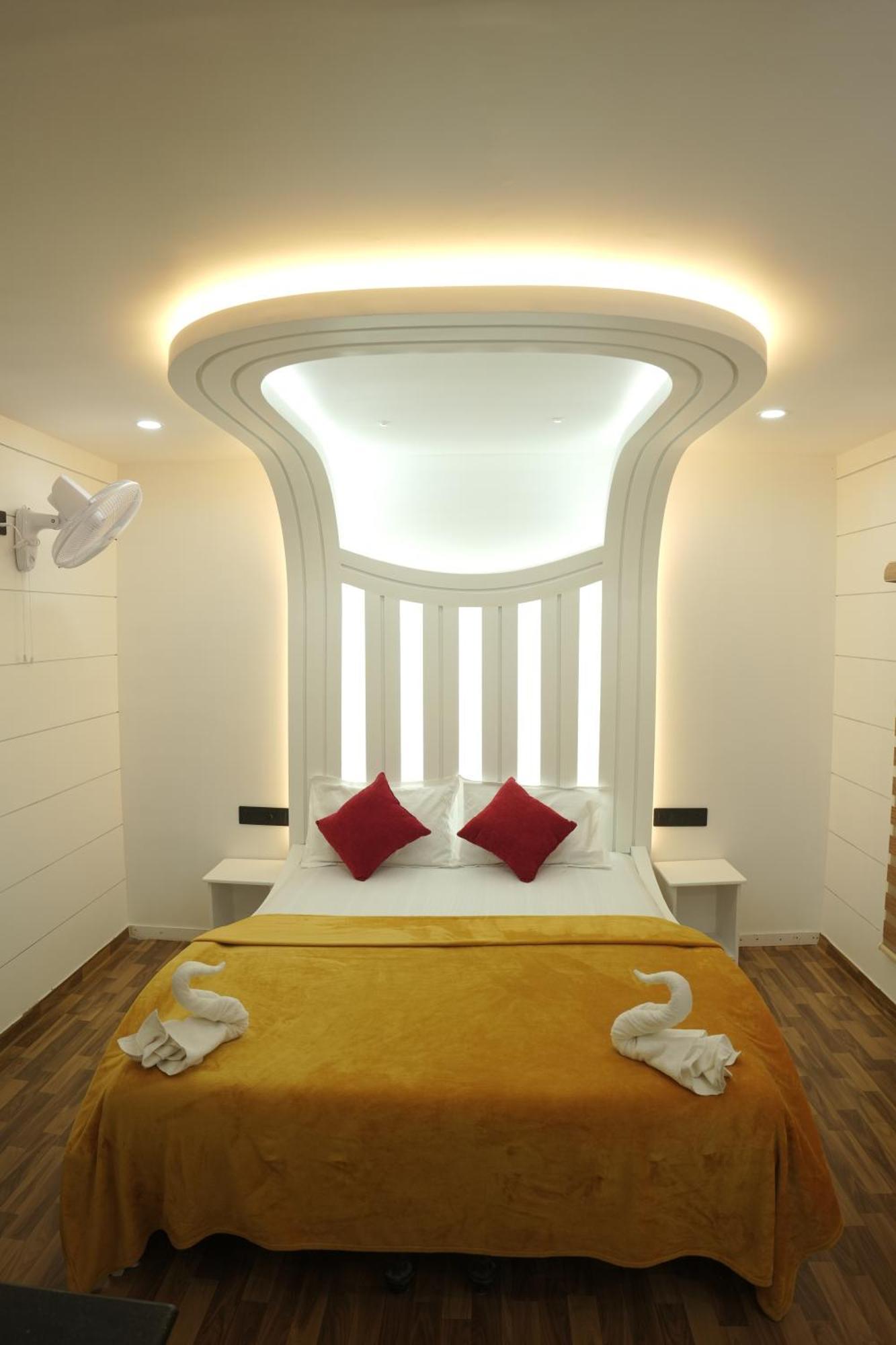 Vaishnav Tours Hotel Alappuzha Ngoại thất bức ảnh