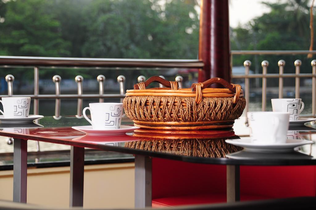 Vaishnav Tours Hotel Alappuzha Phòng bức ảnh