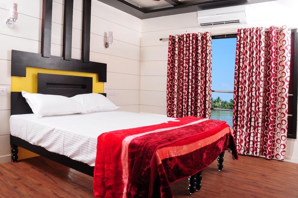 Vaishnav Tours Hotel Alappuzha Phòng bức ảnh
