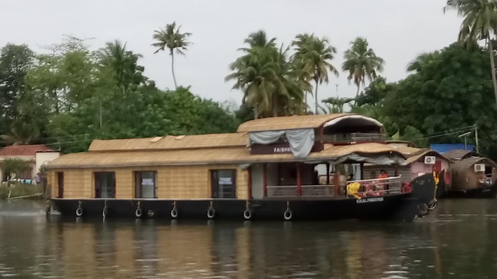 Vaishnav Tours Hotel Alappuzha Ngoại thất bức ảnh