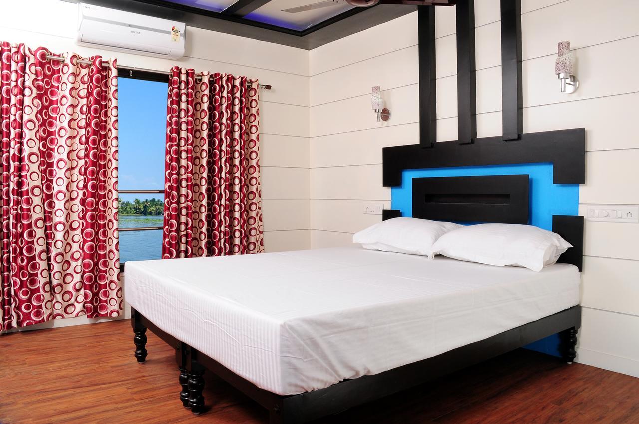 Vaishnav Tours Hotel Alappuzha Ngoại thất bức ảnh